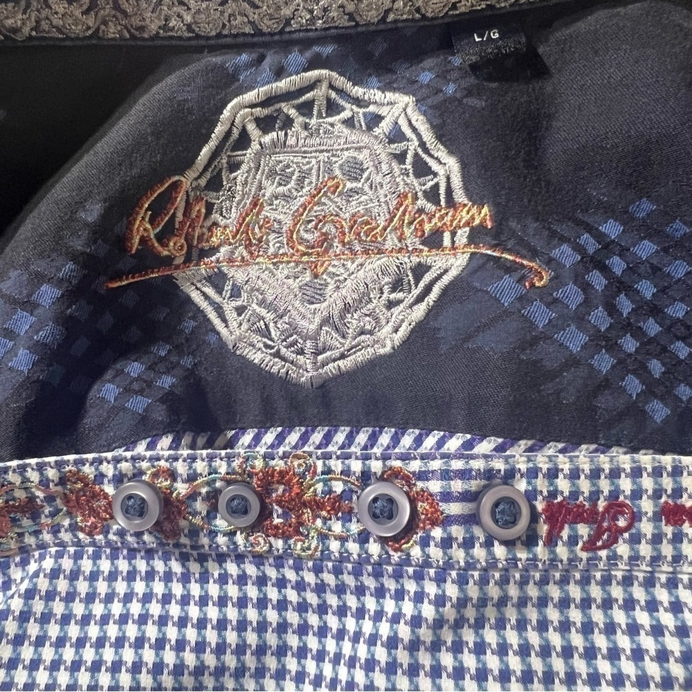 Robert Graham Graphic Print Flip Cuff Casual Shirt - Picture 9 of 9